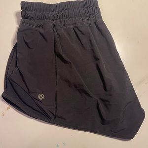 LULULEMON Hotty Hot 2.5” Shorts!!